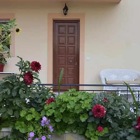 Lefki Lakíthra