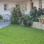 Lefki Λακήθρα